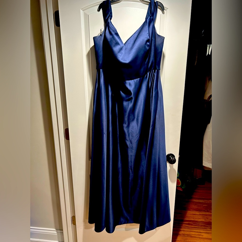 Color navy blue size 24